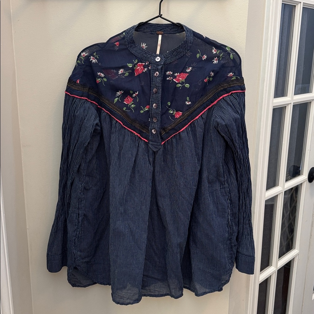 Free People Hearts and Colors Top in Navy - Picture 4 of 8